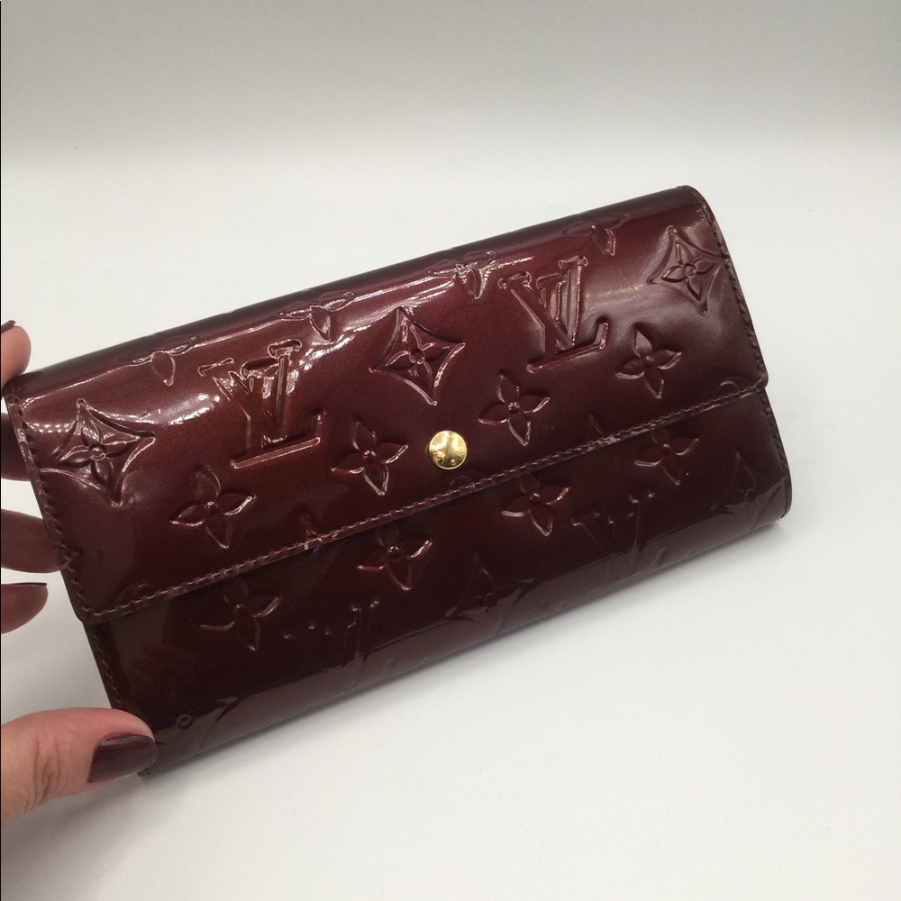 Authentic Louis Vuitton Sarah Vernis Wallet